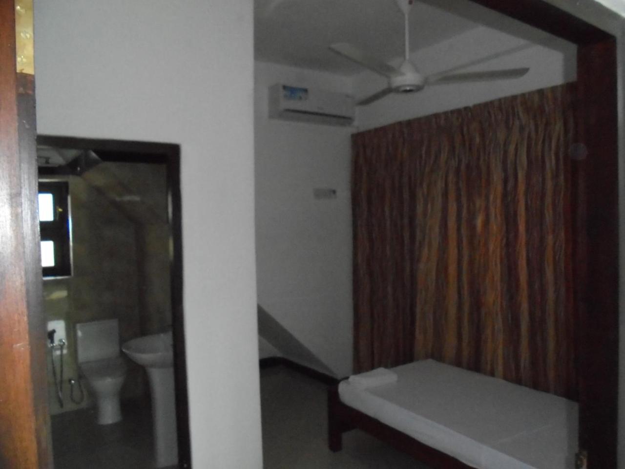 Jmf Hotel Негомбо Екстер'єр фото